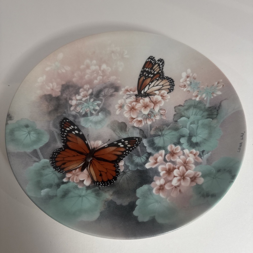 On Gossamer Wings Collector Plate "Monarch Butterflies"‎ by Lena Liu First issue